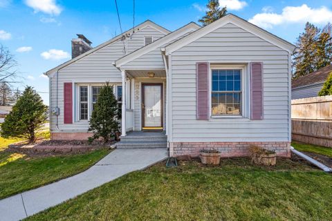 Photo of 953 ROSCOE Street, GREEN BAY, WI 54304 (MLS # 50318622)