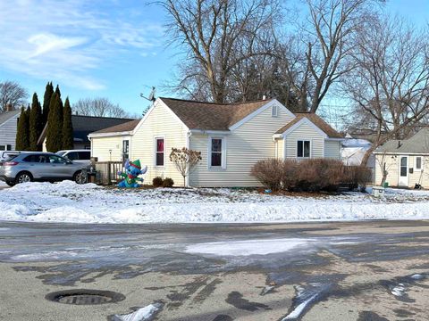 Photo of 326 E WILSON Avenue, APPLETON, WI 54915 (MLS # 50319865)