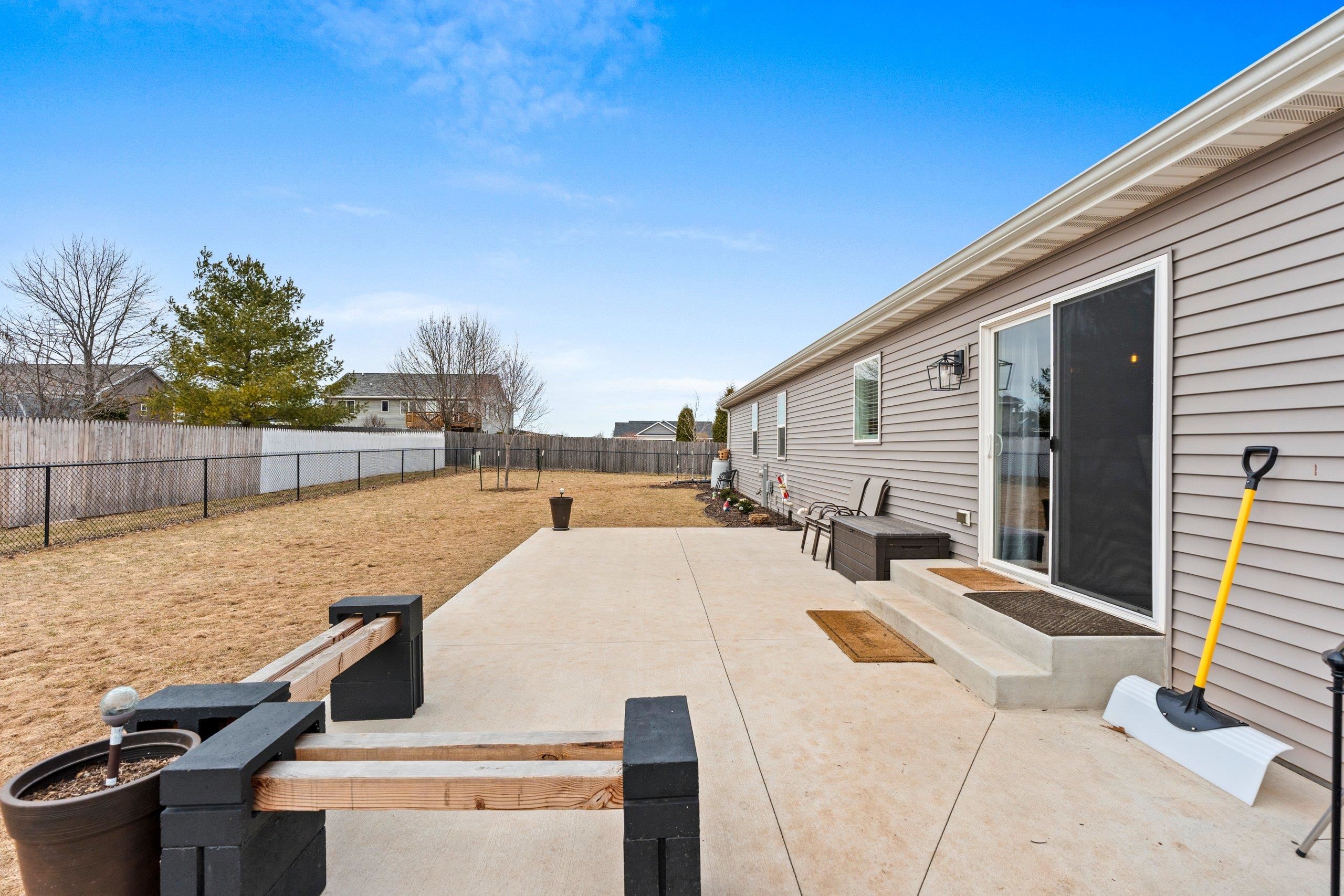 Hortonville, Wisconsin 54944, United States, 3 Bedrooms Bedrooms, ,2 BathroomsBathrooms,Residential,Active,98853