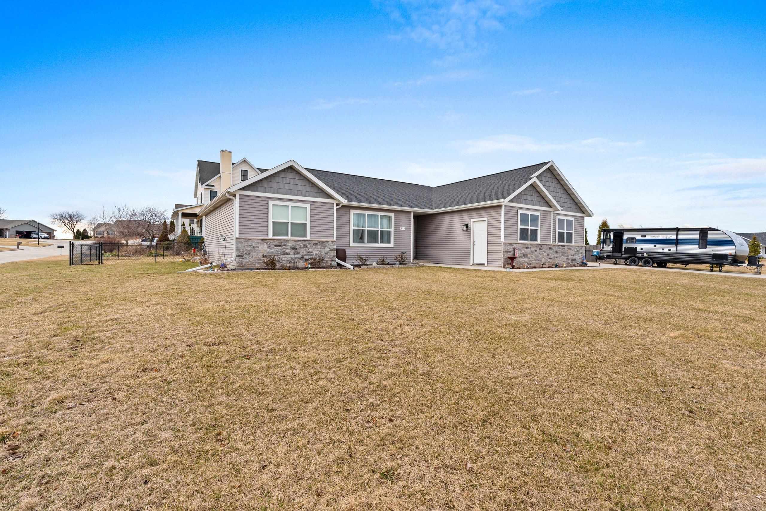 Hortonville, Wisconsin 54944, United States, 3 Bedrooms Bedrooms, ,2 BathroomsBathrooms,Residential,Active,98853