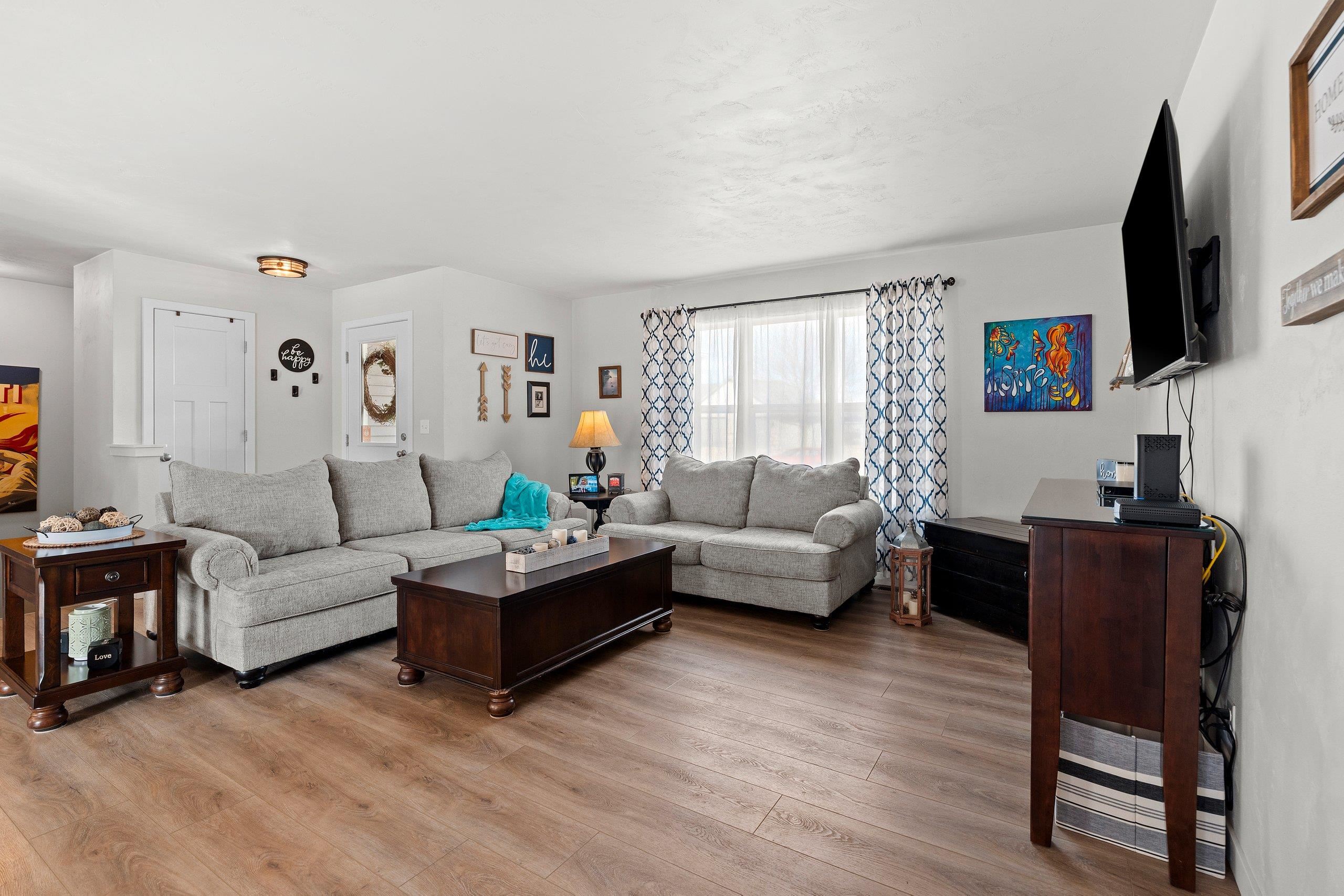 Hortonville, Wisconsin 54944, United States, 3 Bedrooms Bedrooms, ,2 BathroomsBathrooms,Residential,Active,98853