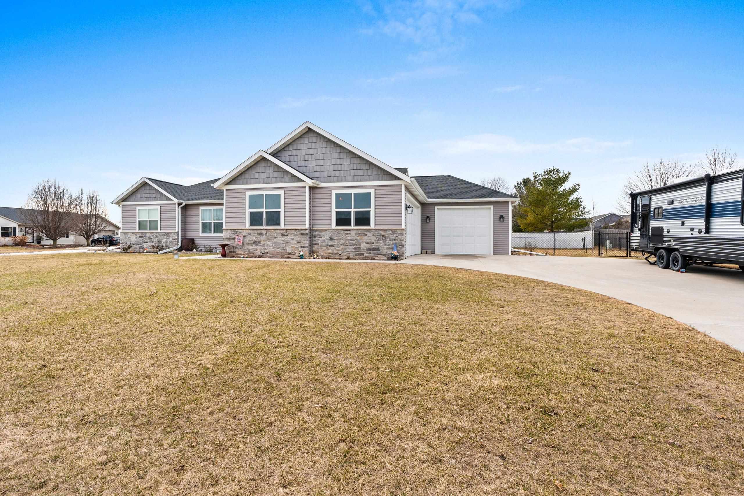 Hortonville, Wisconsin 54944, United States, 3 Bedrooms Bedrooms, ,2 BathroomsBathrooms,Residential,Active,98853