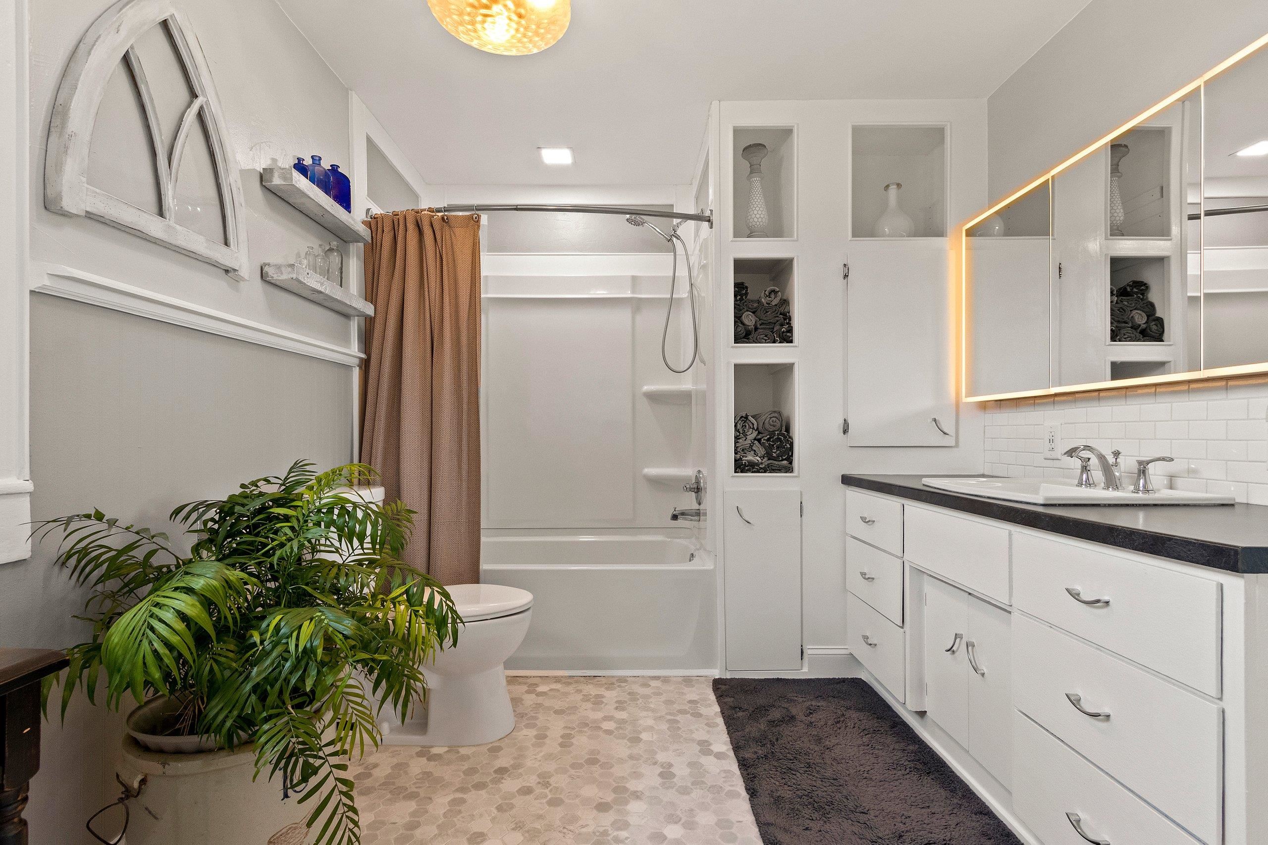 Shawano, Wisconsin 54166, United States, 3 Bedrooms Bedrooms, ,2 BathroomsBathrooms,Residential,Pending,51404