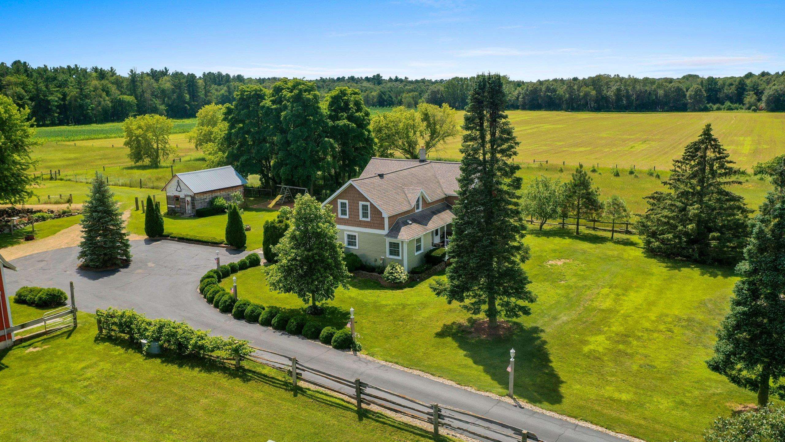 Shawano, Wisconsin 54166, United States, 3 Bedrooms Bedrooms, ,2 BathroomsBathrooms,Residential,Pending,51404