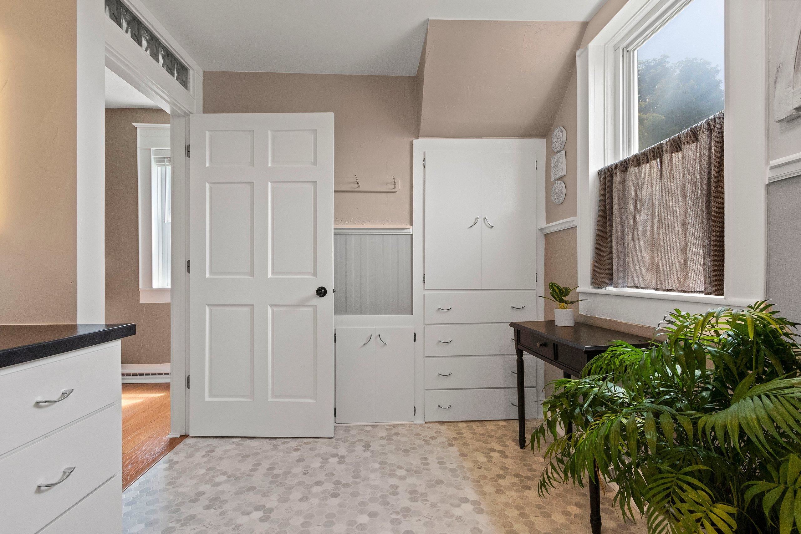 Shawano, Wisconsin 54166, United States, 3 Bedrooms Bedrooms, ,2 BathroomsBathrooms,Residential,Pending,51404