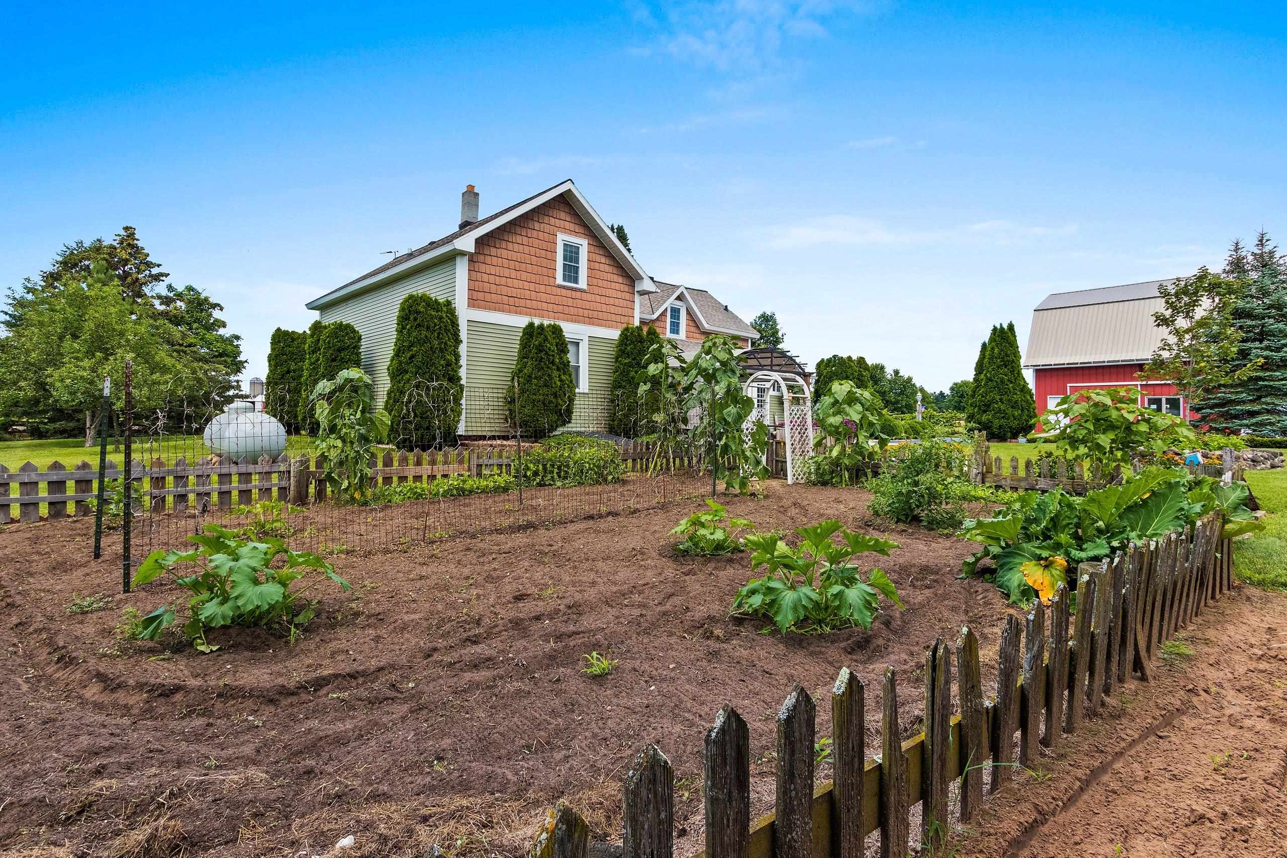 Shawano, Wisconsin 54166, United States, 3 Bedrooms Bedrooms, ,2 BathroomsBathrooms,Residential,Pending,51404