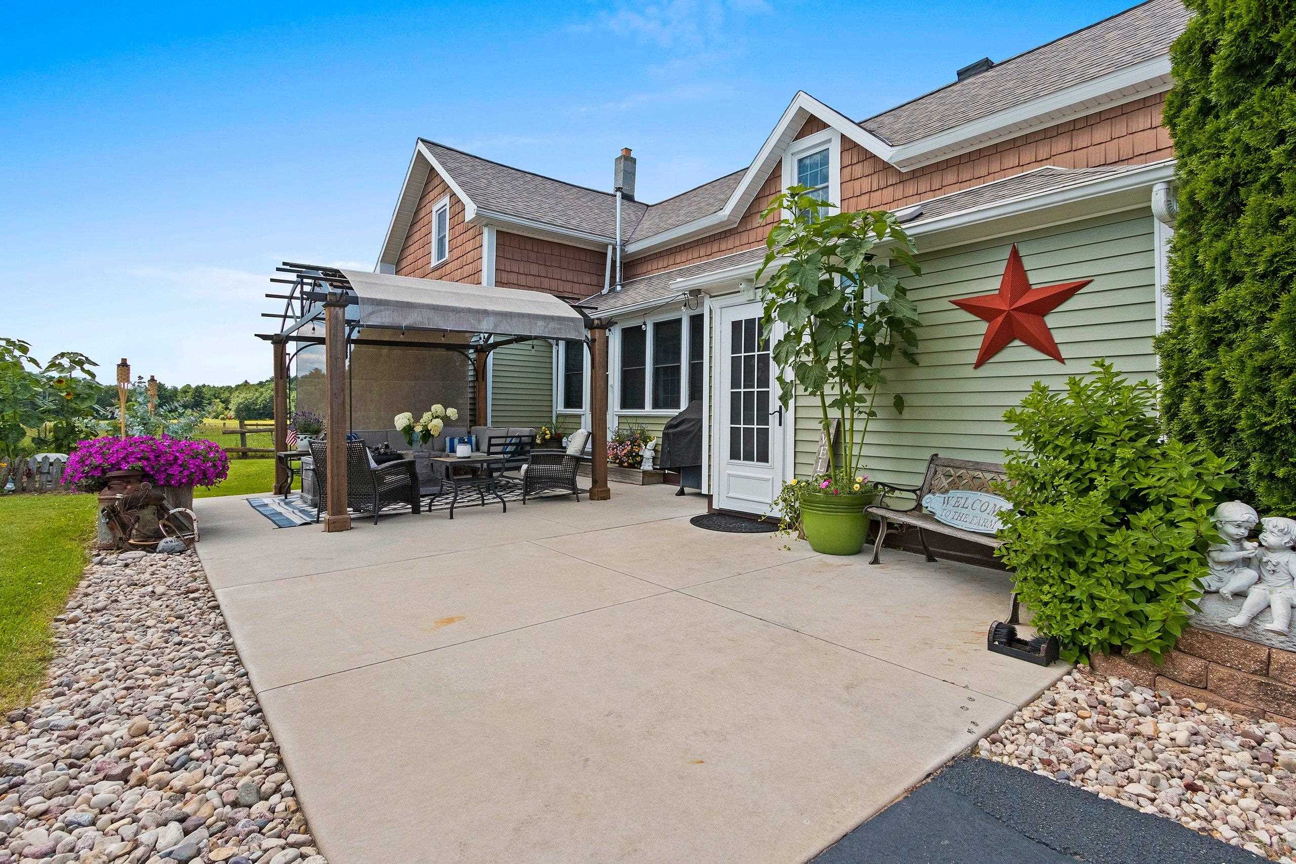 Shawano, Wisconsin 54166, United States, 3 Bedrooms Bedrooms, ,2 BathroomsBathrooms,Residential,Pending,51404