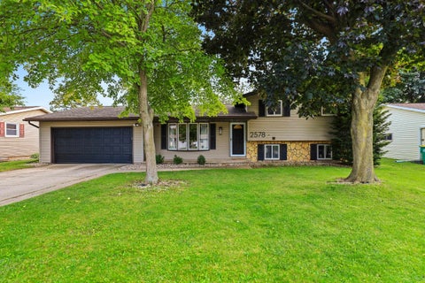 Photo of 2578 VICKI Lane, GREEN BAY, WI 54311 (MLS # 50333063)