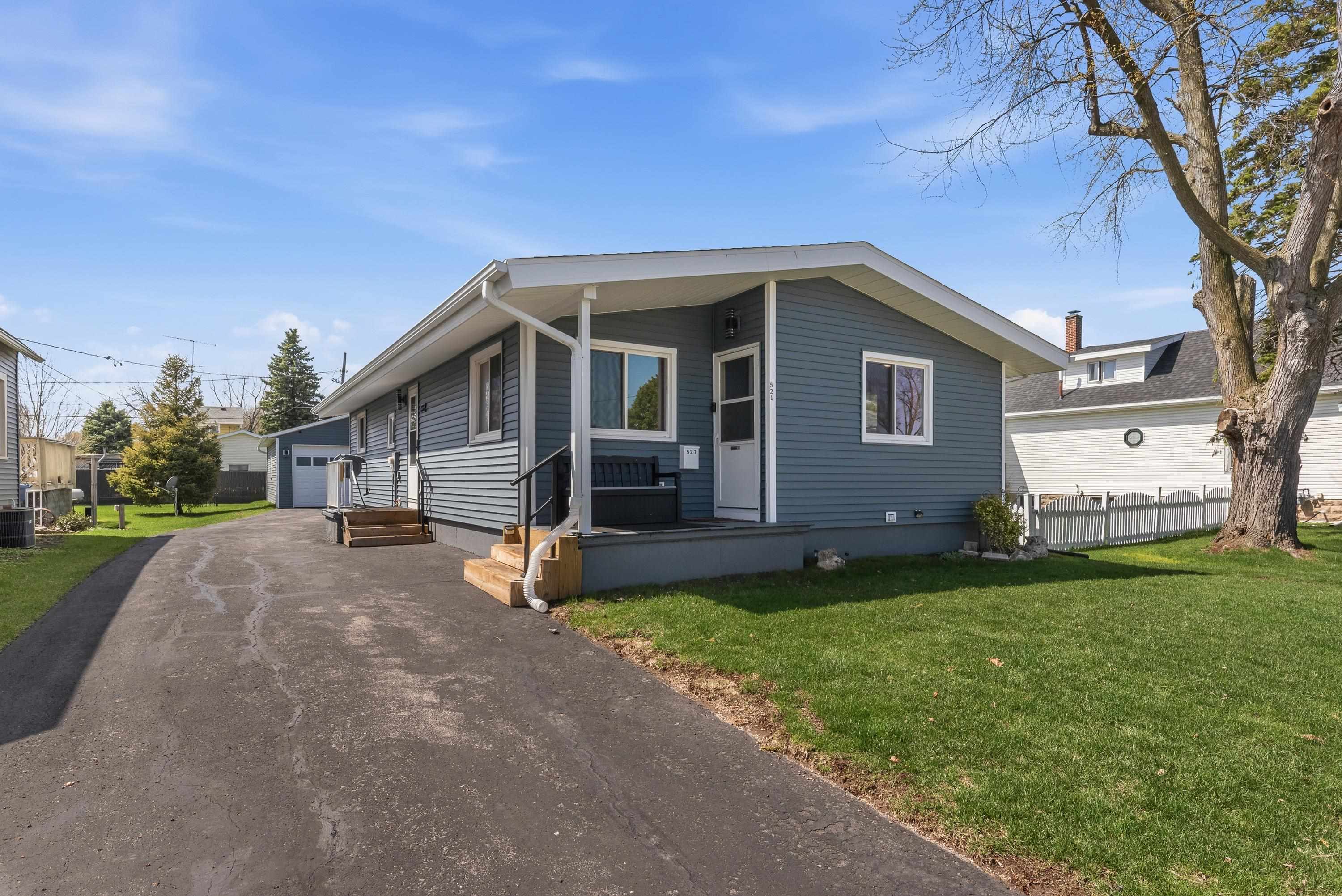 Photo 1 of 21 — 521 DELAWARE Avenue, NORTH FOND DU LAC, WI 54937