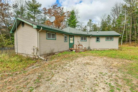 Photo of 10869 RANDALL Lane, SURING, WI 54174 (MLS # 50317383)