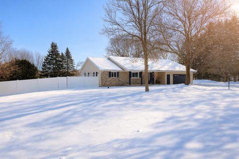 Photo of W3829 HIGHVIEW Drive, APPLETON, WI 54913 (MLS # 50319644)