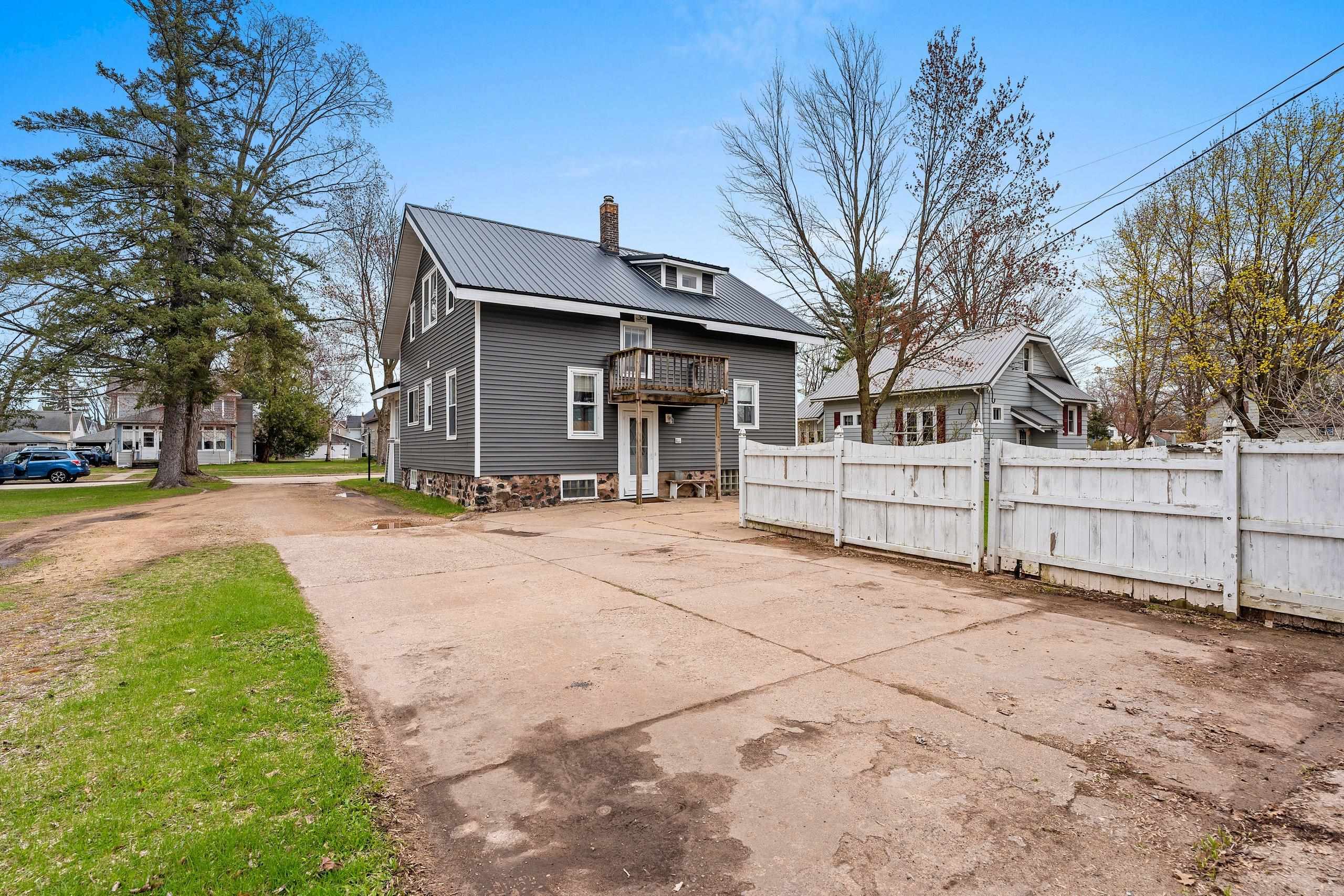 Shawano, Wisconsin 54166, United States, 3 Bedrooms Bedrooms, ,2 BathroomsBathrooms,Residential,Active,123379