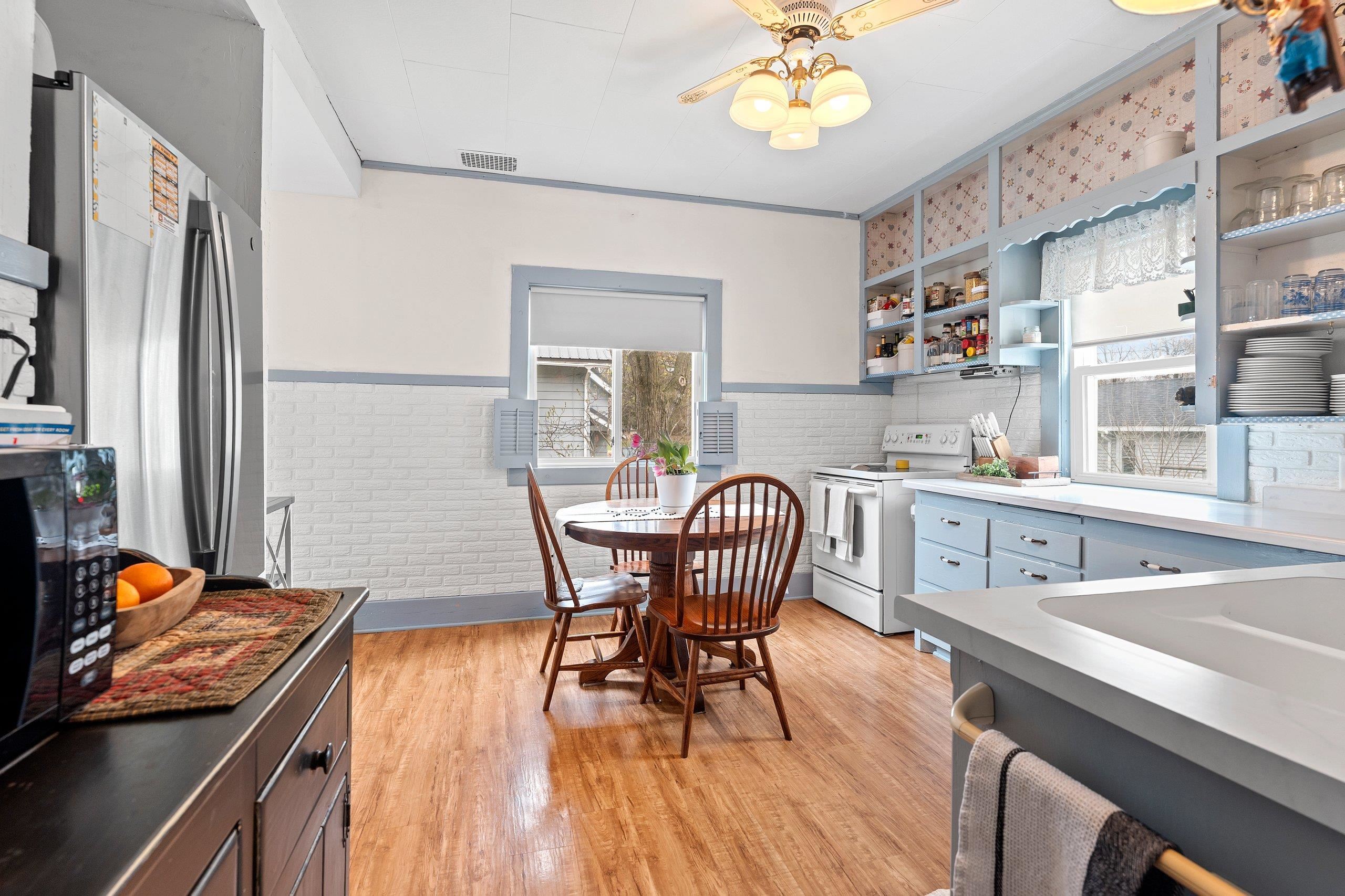 Shawano, Wisconsin 54166, United States, 3 Bedrooms Bedrooms, ,2 BathroomsBathrooms,Residential,Active,123379