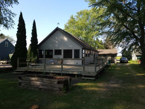 Photo of N8721 LAKESHORE Drive, FOND DU LAC, WI 54935 (MLS # 50315427)