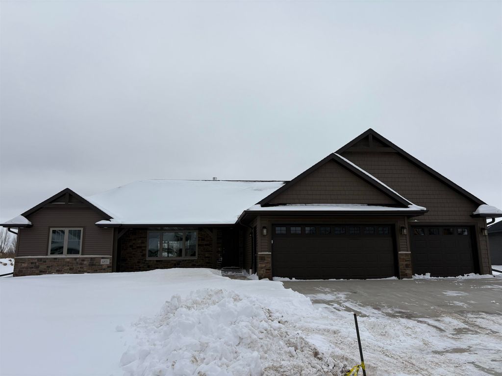 Photo of 1371 SHELBY Lane, DE PERE, WI 54115 (MLS # 50319115)