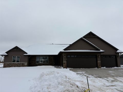 Photo of 1371 SHELBY Lane, DE PERE, WI 54115 (MLS # 50319115)