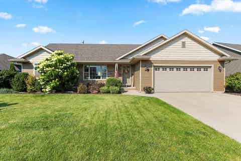 Photo of 1439 NAVIGATOR Way, DE PERE, WI 54115 (MLS # 50330174)
