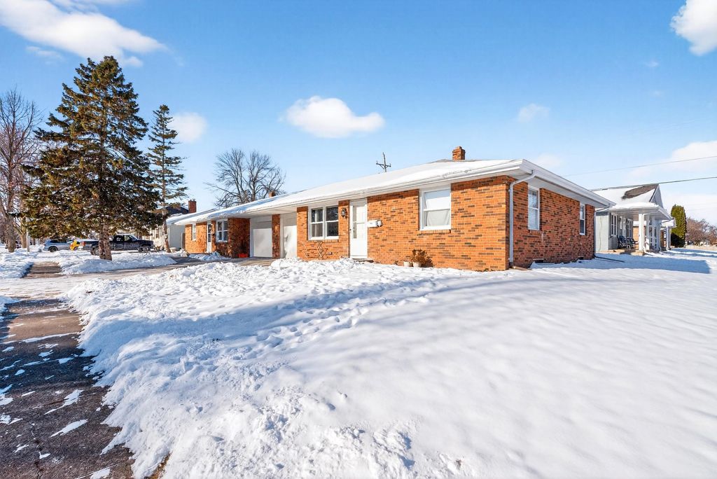 Photo of 804 W LINDBERGH Street, APPLETON, WI 54914 (MLS # 50319051)