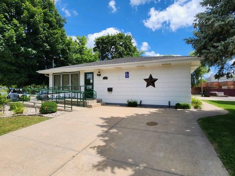 Photo of 222 S STATE Street, APPLETON, WI 54911 (MLS # 50319785)