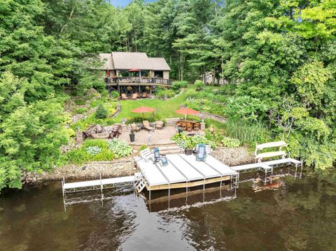 Photo of N6102 WOLF RIVER Road, SHAWANO, WI 54166 (MLS # 50311805)