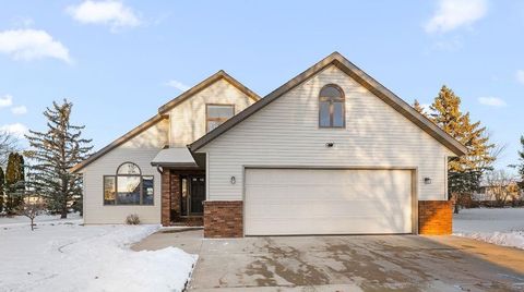 Photo of 41 CAMBRIDGE Court, FOND DU LAC, WI 54935 (MLS # 50319574)