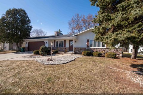 Photo of 520 WILLOW Drive, FOND DU LAC, WI 54935 (MLS # 50321884)