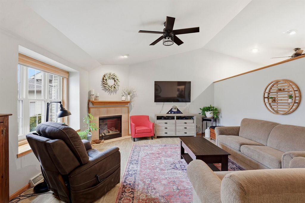 Photo of 22 SPENCER VILLAGE Court, APPLETON, WI 54914 (MLS # 50321980)