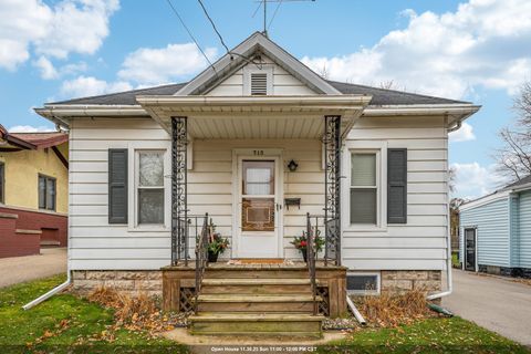 Photo of 715 W 4TH Street, APPLETON, WI 54914 (MLS # 50318665)