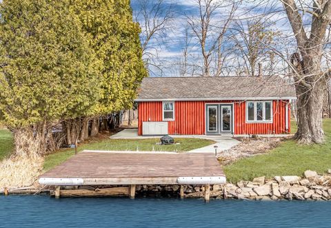 Photo of 7829 CUT OFF Lane, LARSEN, WI 54947 (MLS # 50321895)