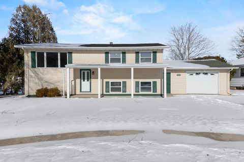 Photo of 2934 43RD Street, TWO RIVERS, WI 54241 (MLS # 50320510)