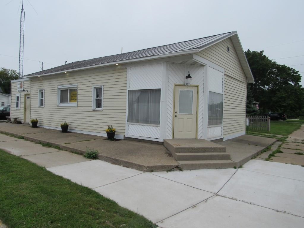 Photo 1 of 1 — 1301 16TH Avenue, MENOMINEE, MI 49858