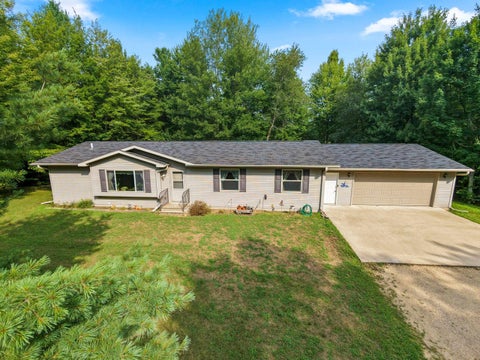 Photo of W5065 S RAINBOW Circle, SHAWANO, WI 54166 (MLS # 50330627)