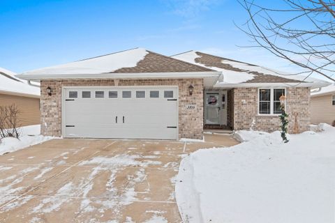 Photo of 3816 SHORE CREST Lane, GREEN BAY, WI 54311 (MLS # 50319229)