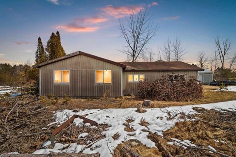 Photo of 1610 KENNY Drive, CRIVITZ, WI 54114 (MLS # 50323120)