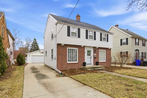 Photo of 1820 N SUPERIOR Street, APPLETON, WI 54911 (MLS # 50323703)