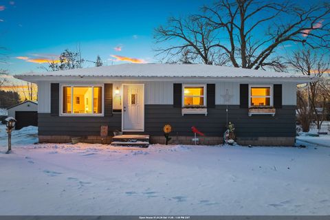 Photo of 1119 S WEED Street, SHAWANO, WI 54166 (MLS # 50319468)