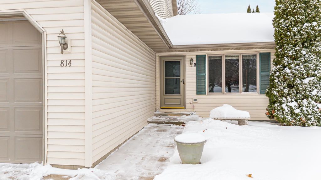 Photo of 814 LANG Way, KIMBERLY, WI 54136 (MLS # 50319163)