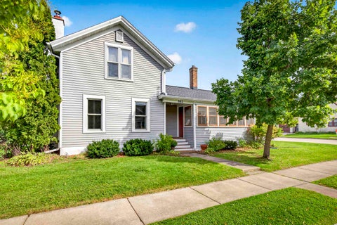 Photo of 582 OAK Street, NEENAH, WI 54956 (MLS # 50332868)