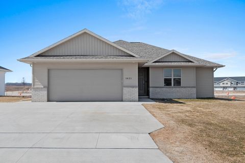 Photo of 1621 FRONTIER Road, LUXEMBURG, WI 54217 (MLS # 50322915)