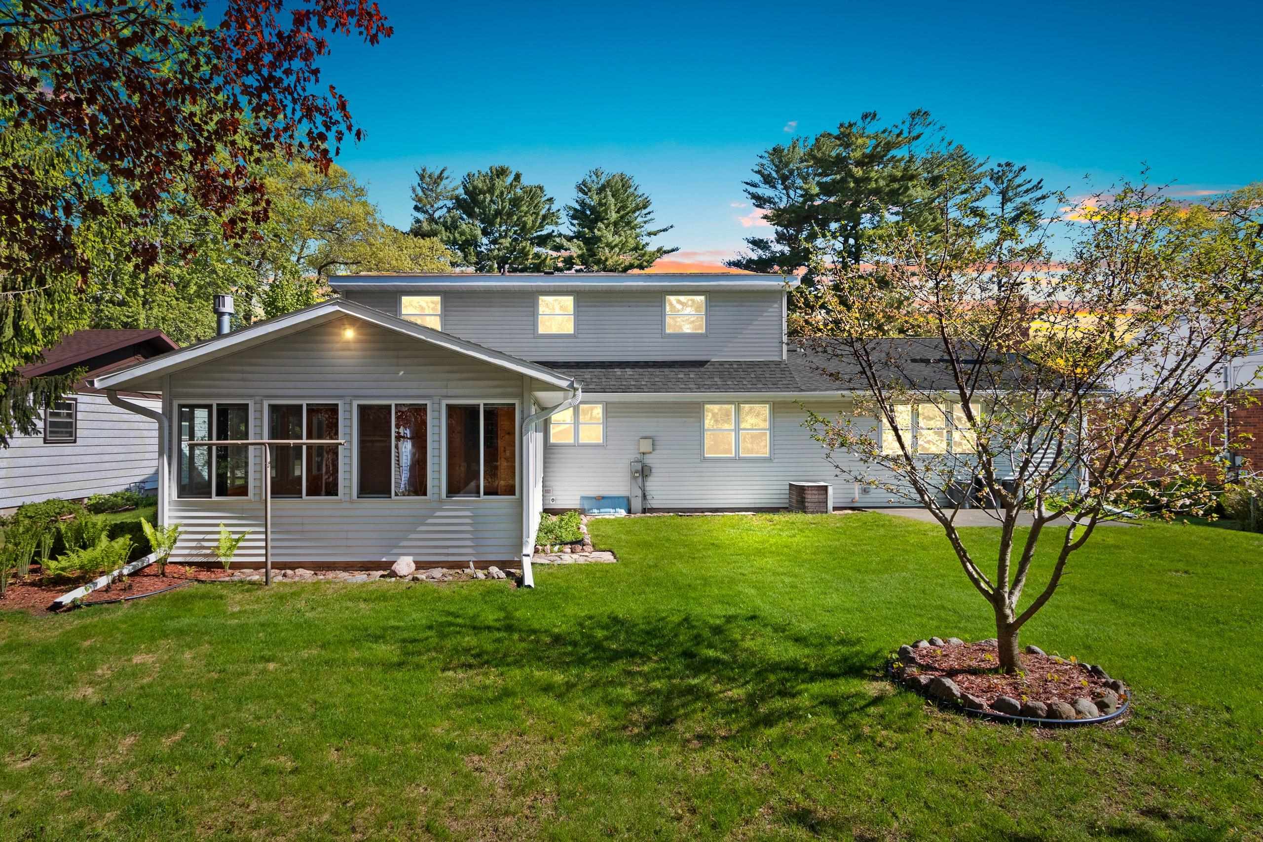 Shawano, Wisconsin 54166, United States, 3 Bedrooms Bedrooms, ,3 BathroomsBathrooms,Residential,Active,133556