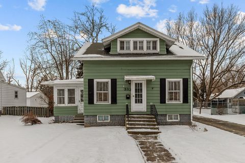 Photo of 333 E FRANKLIN Avenue, NEENAH, WI 54956 (MLS # 50320410)