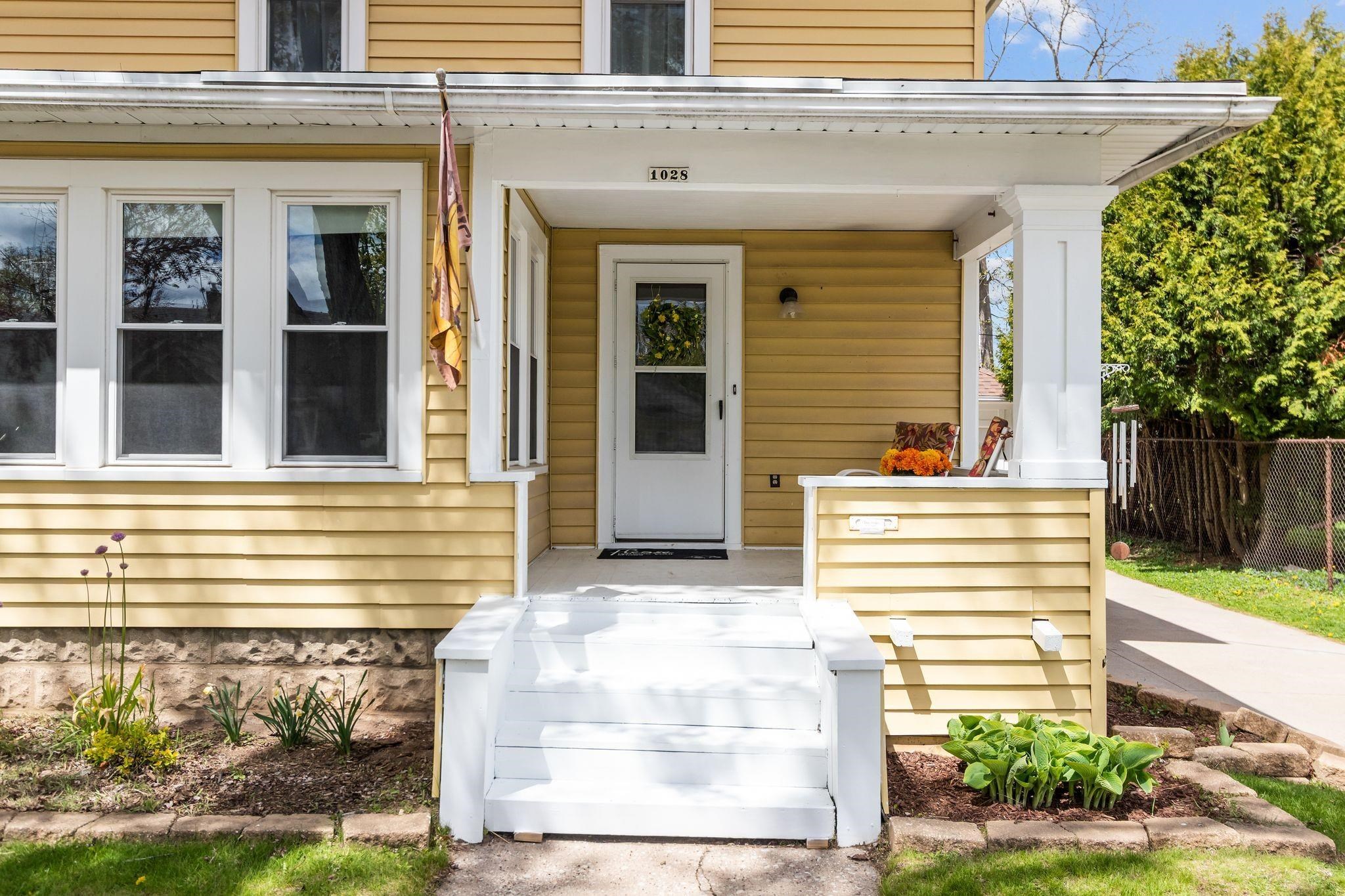 1028 W SUMMER Street