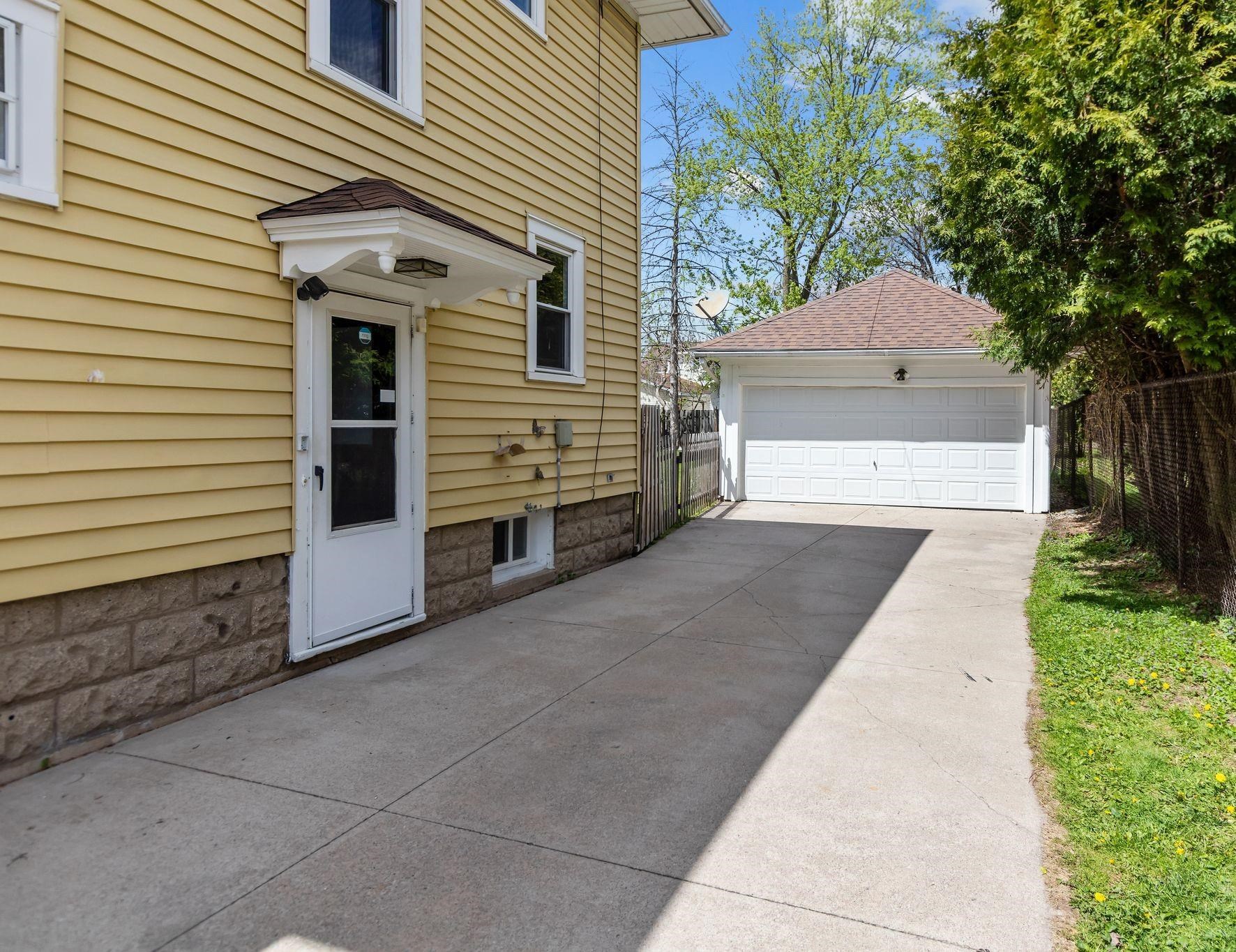 1028 W SUMMER Street