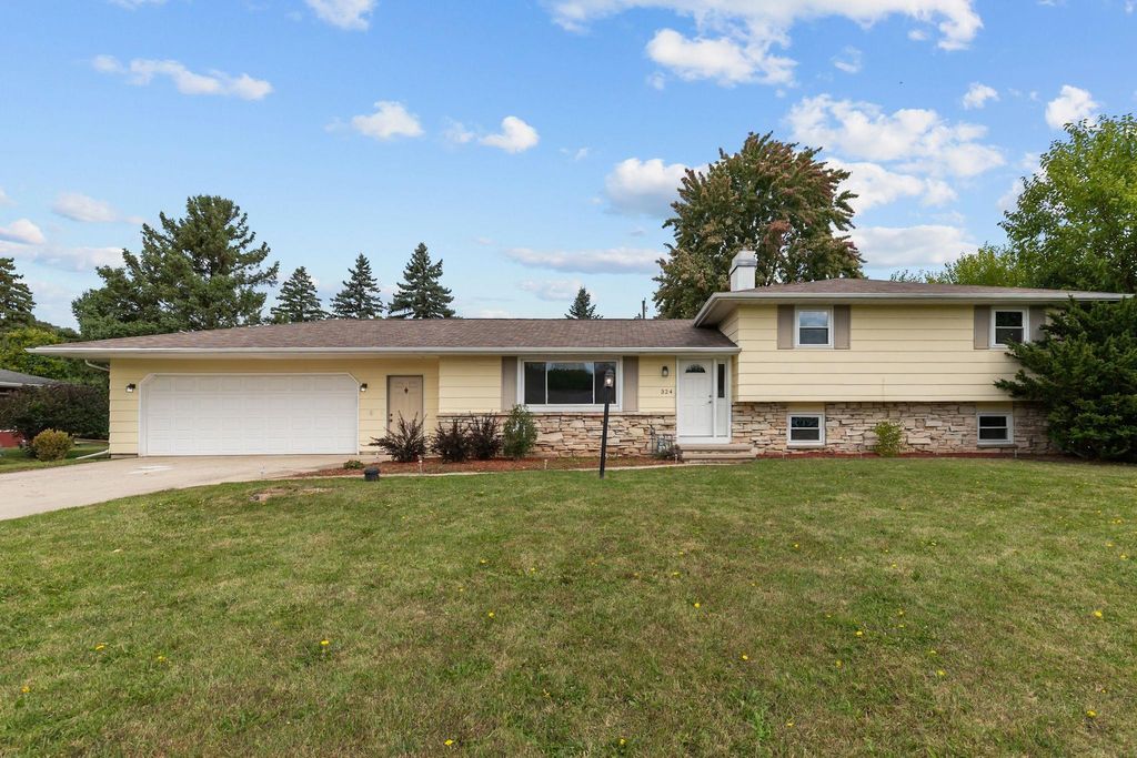 Photo of 324 W SUNSET Avenue, APPLETON, WI 54911 (MLS # 50314992)