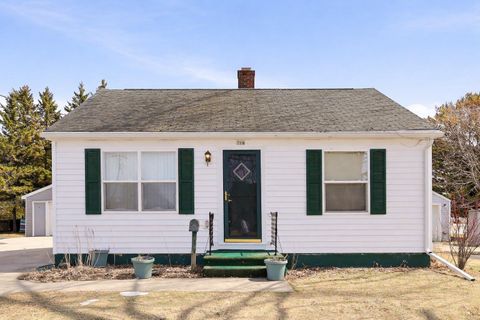 Photo of 308 CHURCH Street, ALGOMA, WI 54201 (MLS # 50323044)