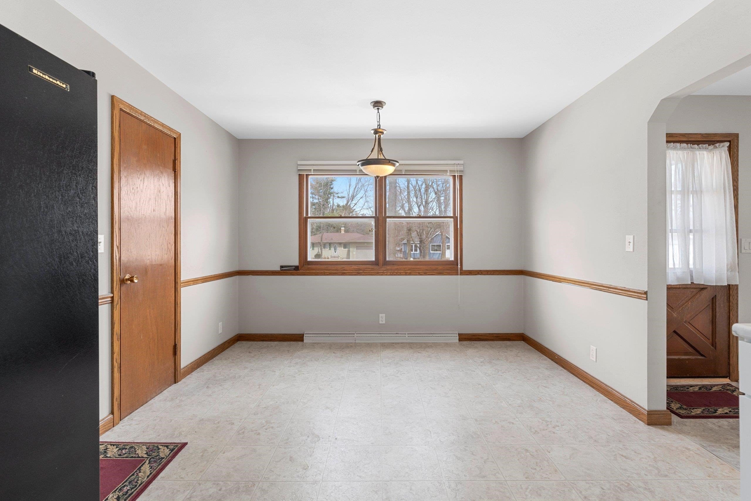 Shawano, Wisconsin 54166, United States, 3 Bedrooms Bedrooms, ,2 BathroomsBathrooms,Residential,Pending,102538