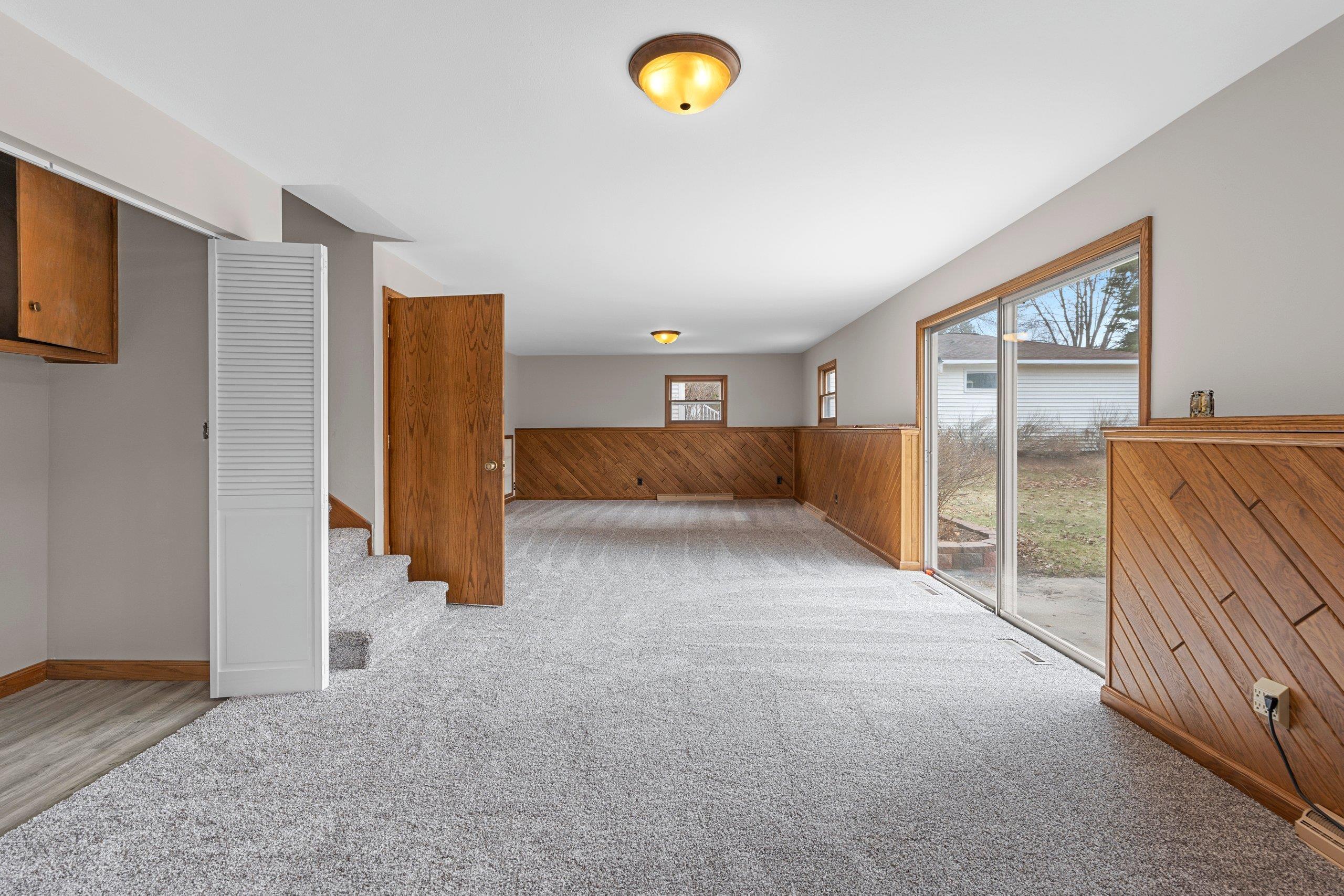 Shawano, Wisconsin 54166, United States, 3 Bedrooms Bedrooms, ,2 BathroomsBathrooms,Residential,Pending,102538