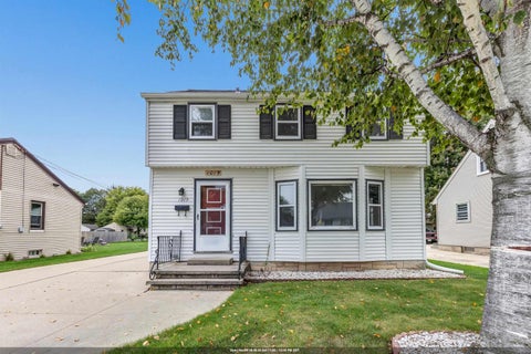 Photo of 1019 MARSHALL Avenue, GREEN BAY, WI 54303 (MLS # 50332998)