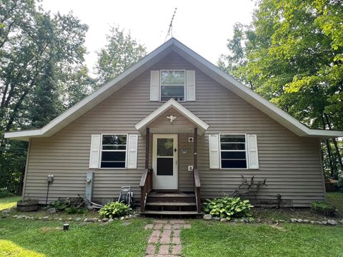 Photo of 3371 ROUND LAKE Road, WABENO, WI 54566 (MLS # 50312460)