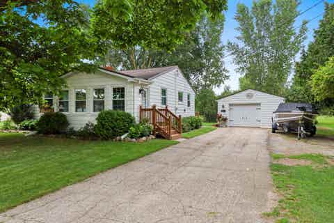 Photo of 5044 E RONSMAN Road, NEW FRANKEN, WI 54229 (MLS # 50330541)